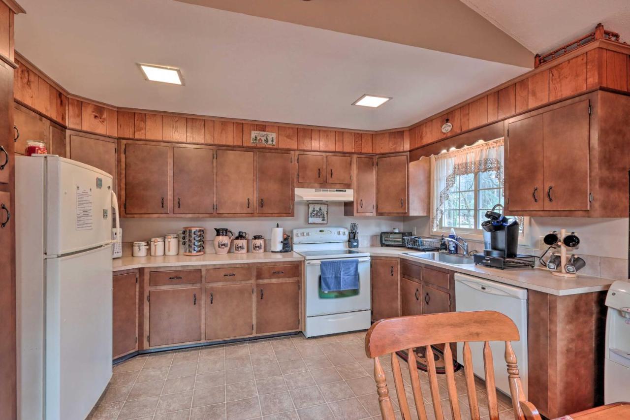 Poconos Home With Game Room Walk To Lake Harmony! Bagian luar foto